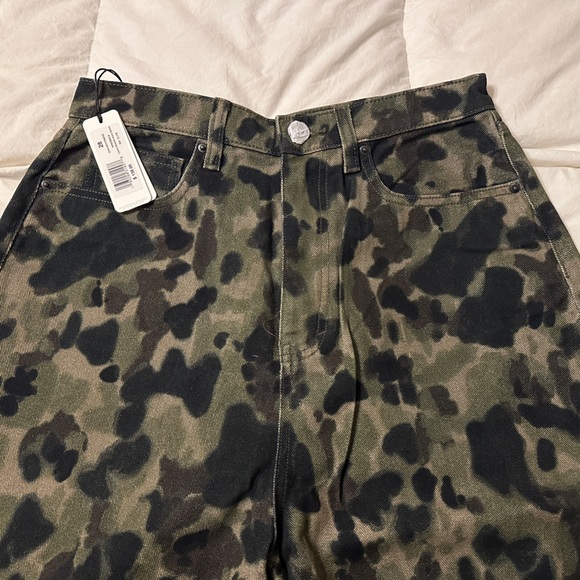 WeWoreWhat Green Camouflage Dani Boyfriend Denim - NWT - Size 28 - Picture 7 of 15